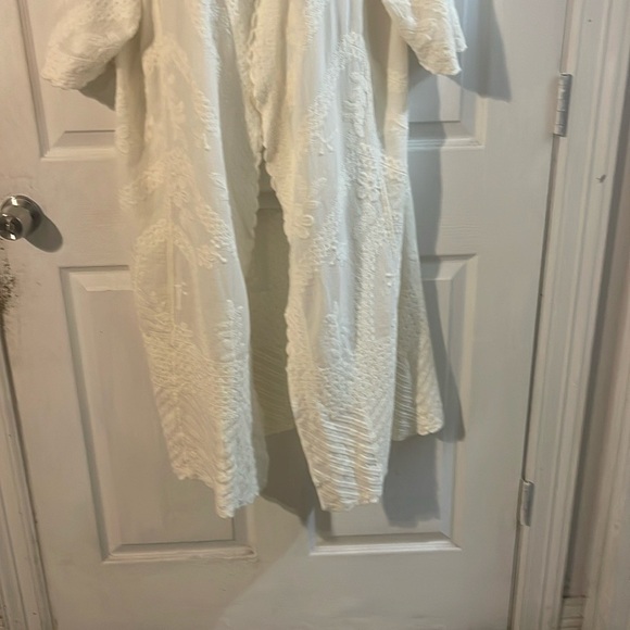 Elegant Cream Lace Women's Tunic - Picture 3 of 9